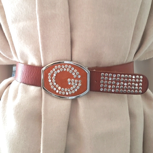 Guess | Unisex Buckle Belt with Studded Details - Picture 2 of 7